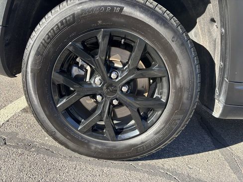 Used 2024 Jeep Grand Cherokee L Laredo image 18