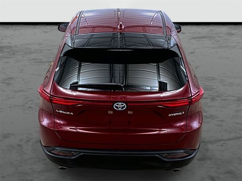 Used 2021 Toyota Venza LE image 3