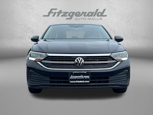 Used 2024 Volkswagen Jetta SE FWD image 6