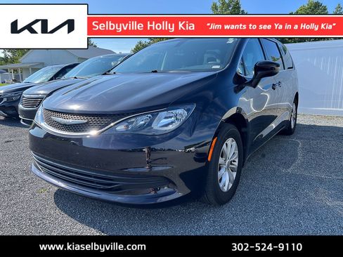 Used 2017 Chrysler Pacifica Touring w/ Tire & Wheel Group FWD image 1