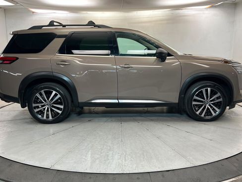 Certified 2023 Nissan Pathfinder Platinum FWD image 6