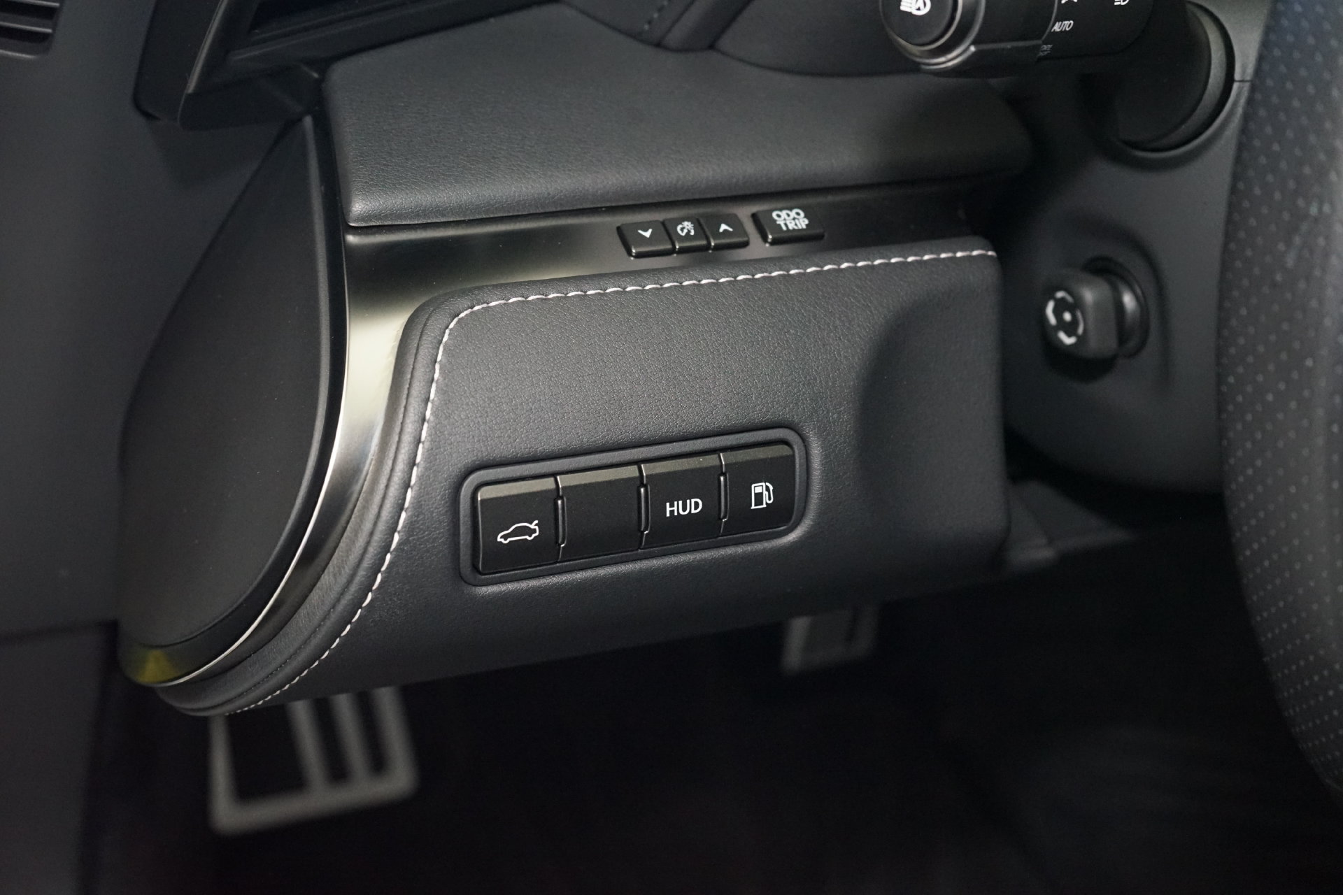 Used 2018 Lexus LC 500 Coupe w/ Performance Package RWD image 26