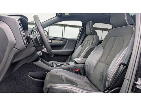 Used 2019 Volvo XC40 T5 R-Design image 14