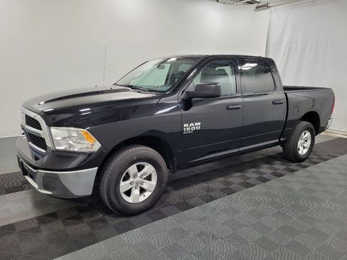 Used 2022 RAM 1500 Classic SLT AWD/4WD image 2