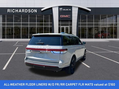 Used 2024 Lincoln Navigator Reserve AWD/4WD image 5