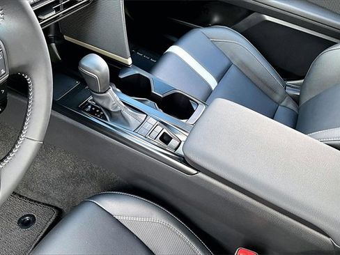 Used 2025 Toyota Camry SE image 18