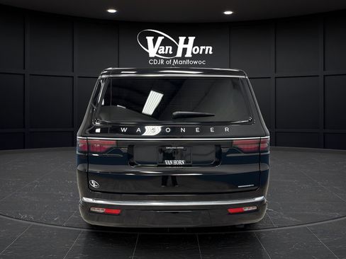 Used 2024 Jeep Wagoneer Series II w/ HD Trailer Tow Package AWD/4WD image 6