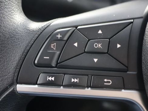 Used 2024 Nissan Kicks SV FWD image 11