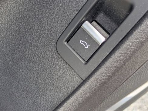Used 2022 Audi Q8 Premium Plus AWD/4WD image 20