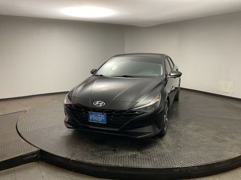 Used 2023 Hyundai Elantra SEL w/ Convenience Package FWD image 3