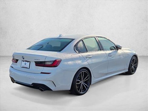 Certified 2022 BMW 330i xDrive Sedan w/ M Sport Package image 5