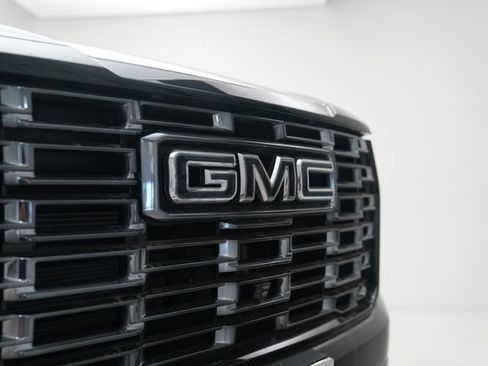 Used 2025 GMC Yukon Denali Ultimate w/ LPO, Floor Liner Package AWD/4WD image 34