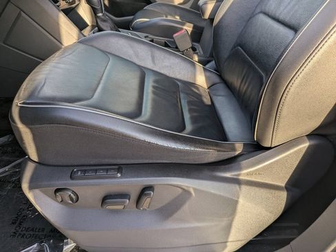 Used 2018 Volkswagen Tiguan SEL Premium FWD image 19