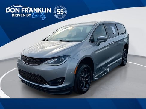 Used 2019 Chrysler Pacifica Touring Plus w/ S Appearance Package FWD image 1