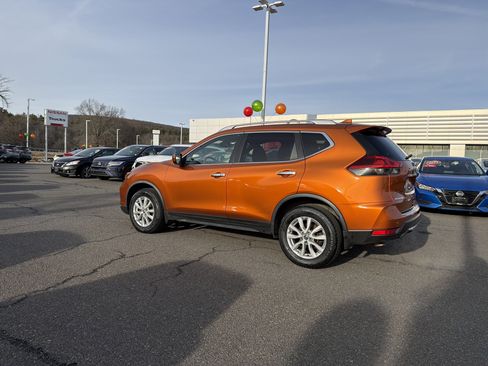 Certified 2019 Nissan Rogue SV image 7