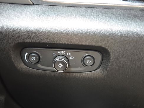 Certified 2021 Chevrolet Traverse LT image 12