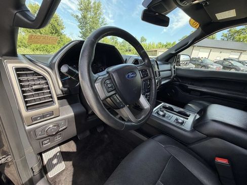 Used 2018 Ford Expedition Max XLT w/ Equipment Group 202A AWD/4WD image 11