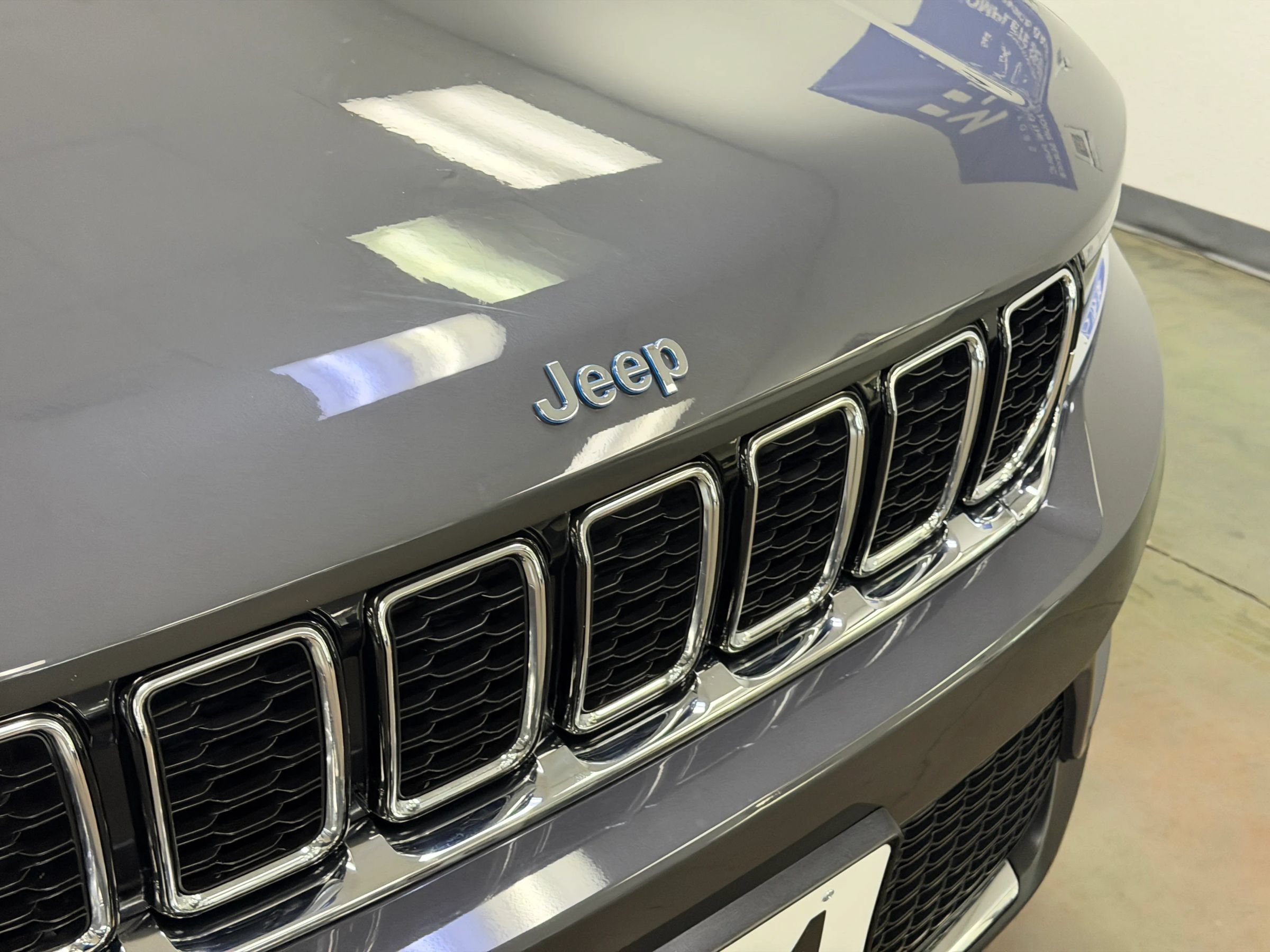 Used 2023 Jeep Grand Cherokee 4WD 4xe image 7