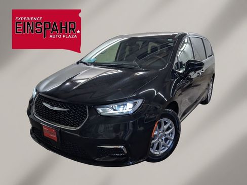 Used 2024 Chrysler Pacifica Touring-L image 1