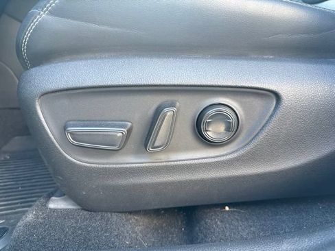 Used 2022 Toyota RAV4 XLE Premium AWD/4WD image 17