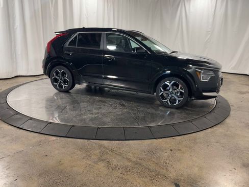 Certified 2025 Kia Niro SX Touring image 2