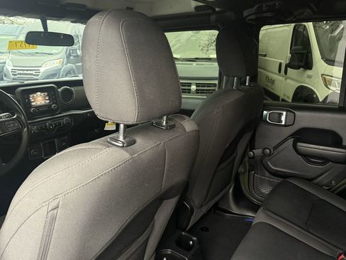 Used 2021 Jeep Gladiator Sport image 27