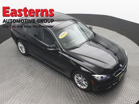 Used 2017 BMW 320i xDrive Sedan AWD/4WD image 3