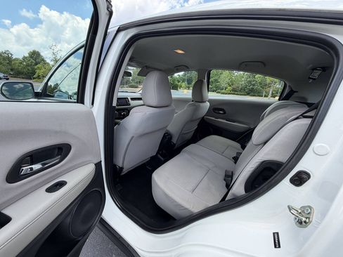 Used 2018 Honda HR-V LX image 13