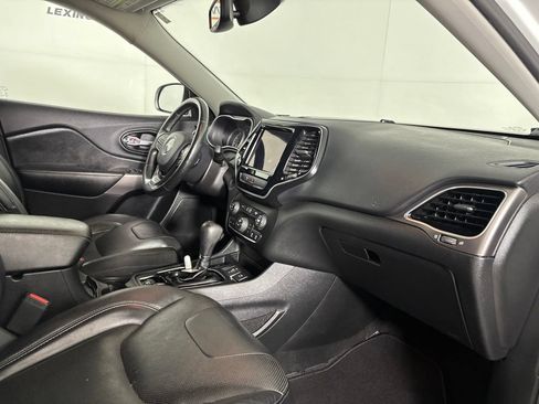 Used 2019 Jeep Cherokee Limited FWD image 30