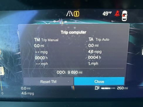 Certified 2025 Volvo XC40 B5 Plus image 21