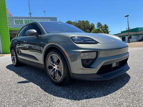 Used 2025 Porsche Macan 4 Electric AWD/4WD image 10