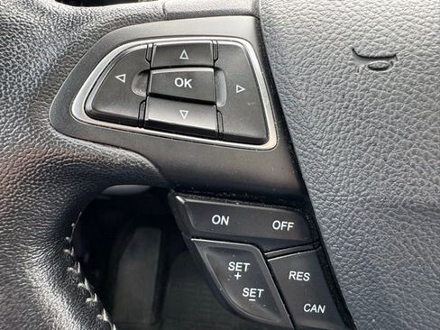 Used 2017 Ford Escape SE w/ SE Sport Appearance Package FWD image 13