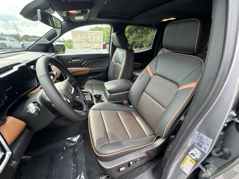 New 2026 GMC Canyon AT4 w/ Technology Plus Package AWD/4WD image 13