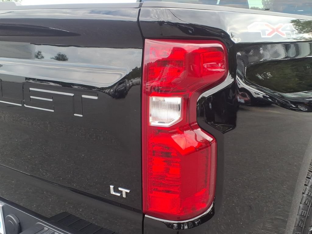 Certified 2025 Chevrolet Silverado 1500 LT AWD/4WD image 9
