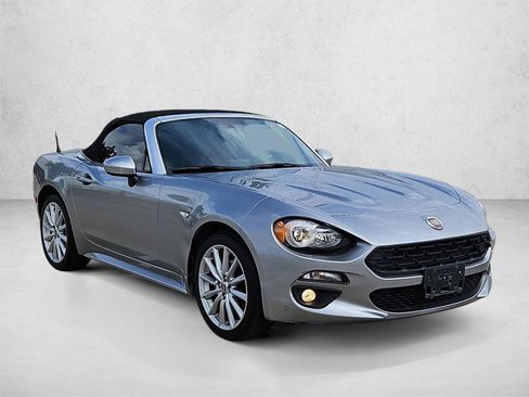 Used 2017 FIAT 124 Spider Lusso RWD image 3
