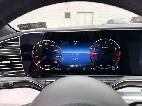 Used 2024 Mercedes-Benz GLE 350 4MATIC image 16