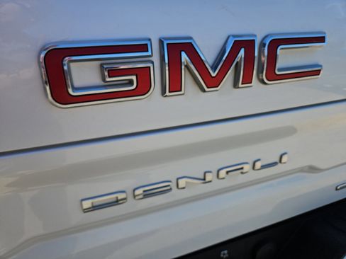 Used 2019 GMC Sierra 1500 Denali w/ Denali Ultimate Package AWD/4WD image 26