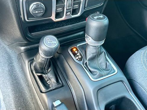 Used 2024 Jeep Wrangler Unlimited Sport AWD/4WD image 17