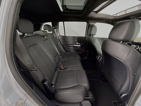 Used 2025 Mercedes-Benz GLB 250 4MATIC image 29