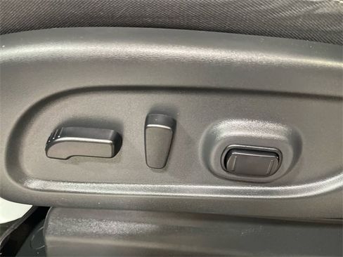 Used 2023 Nissan Titan SV w/ SV Convenience Package image 12