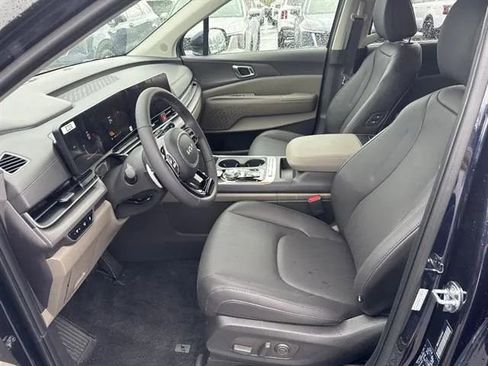 New 2026 Kia Carnival EX FWD image 8