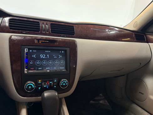 Used 2011 Chevrolet Impala LTZ image 18