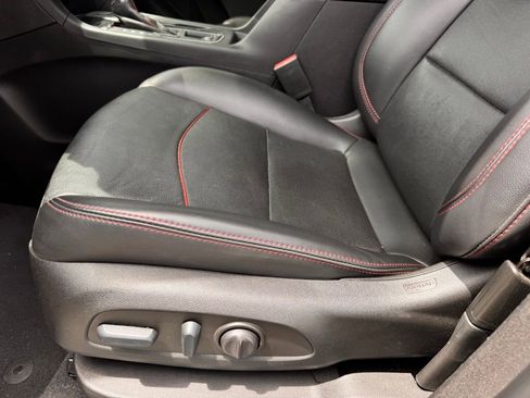 Used 2022 Chevrolet Equinox RS w/ RS Leather Package image 11