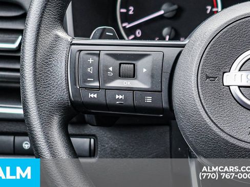 Used 2024 Nissan Rogue SV image 36