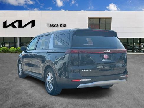 Used 2024 Kia Carnival LX image 6