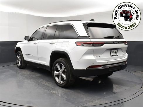 Used 2022 Jeep Grand Cherokee Limited image 4