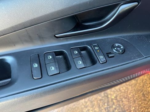 Certified 2025 Hyundai Elantra Sport image 18