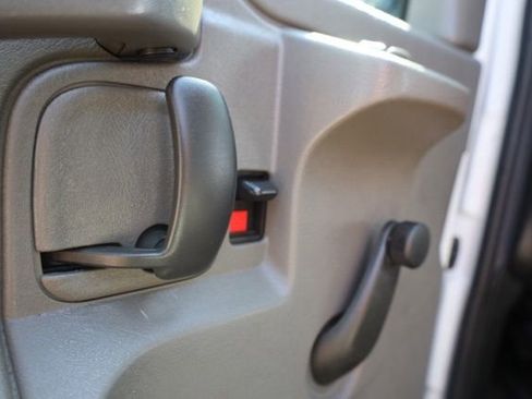 Used 2018 Chevrolet Express 2500 image 16