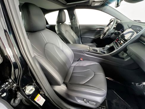 Used 2019 Toyota Avalon XLE w/ Moonroof Package image 27