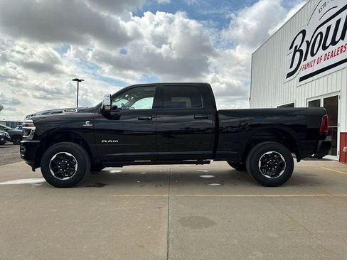 Used 2025 RAM 3500 Laramie AWD/4WD image 8